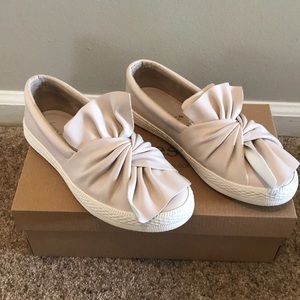 Francesca’s slip-on size 6M
